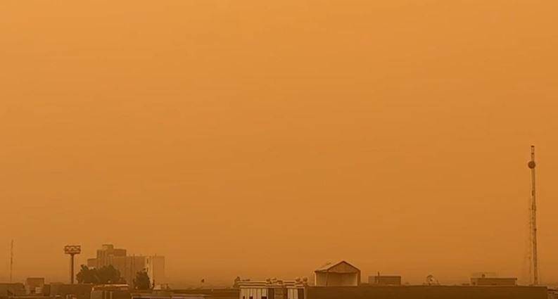 گرد و غبار بار دیگر آسمان عراق را به رنگ سرخ درآورد +فیلم