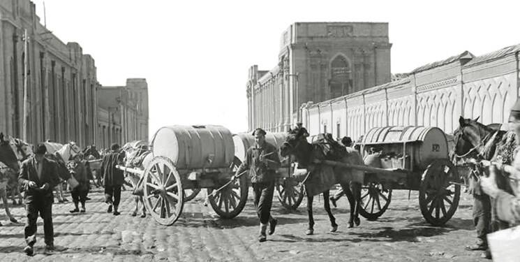 وقتی آب تهران با بشکه به دست مردم میرسید +عکس