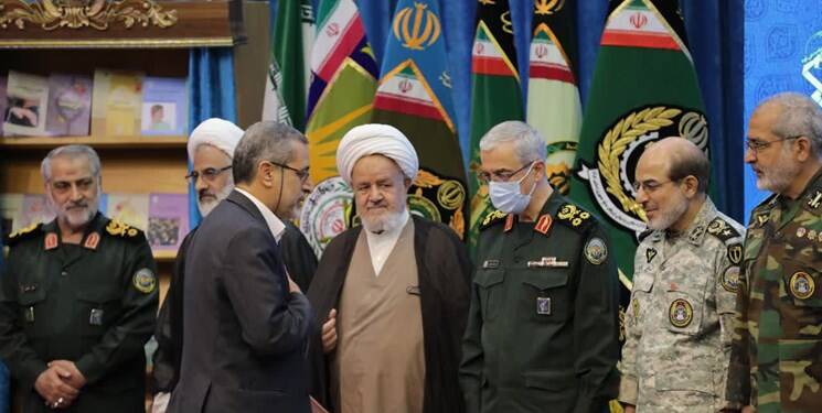 رونمایی از ۲۱ کتاب در حوزه «تربیت در نیروهای مسلح» با حضور سرلشکر باقری