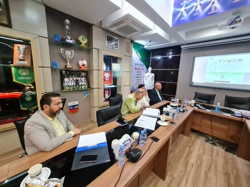 پاسخگویی مهدوی کیا در جلسه کمیته فنی