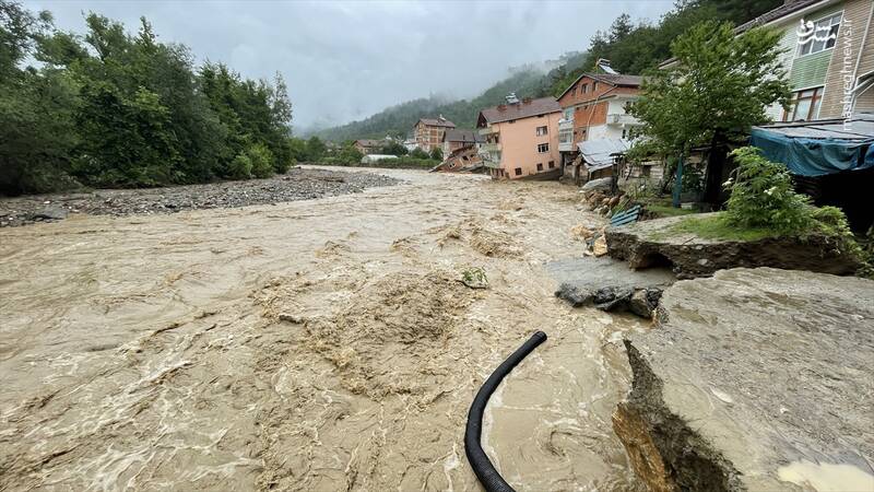 عکس/ سیل در ترکیه موجب ریزش خانهها شد