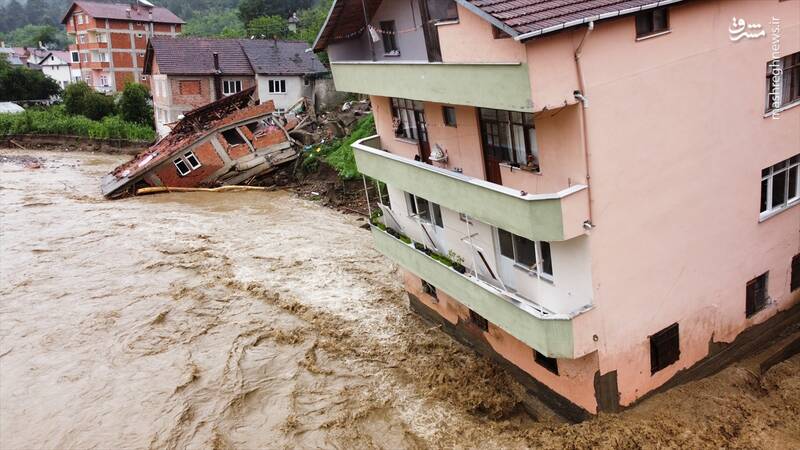 عکس/ سیل در ترکیه موجب ریزش خانهها شد