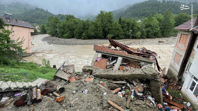 عکس/ سیل در ترکیه موجب ریزش خانهها شد