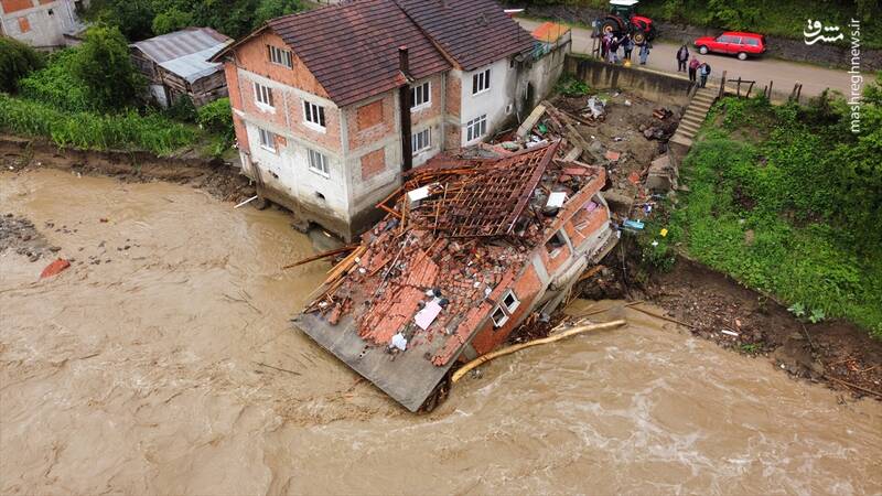 عکس/ سیل در ترکیه موجب ریزش خانهها شد