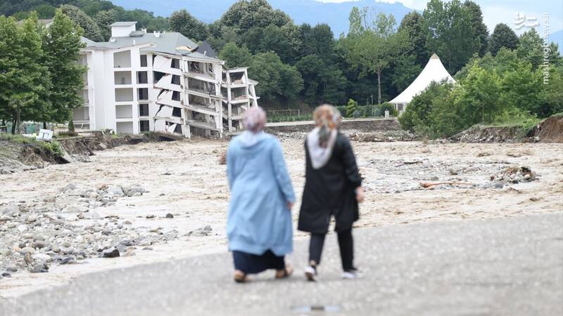 عکس/ سیل در ترکیه موجب ریزش خانهها شد