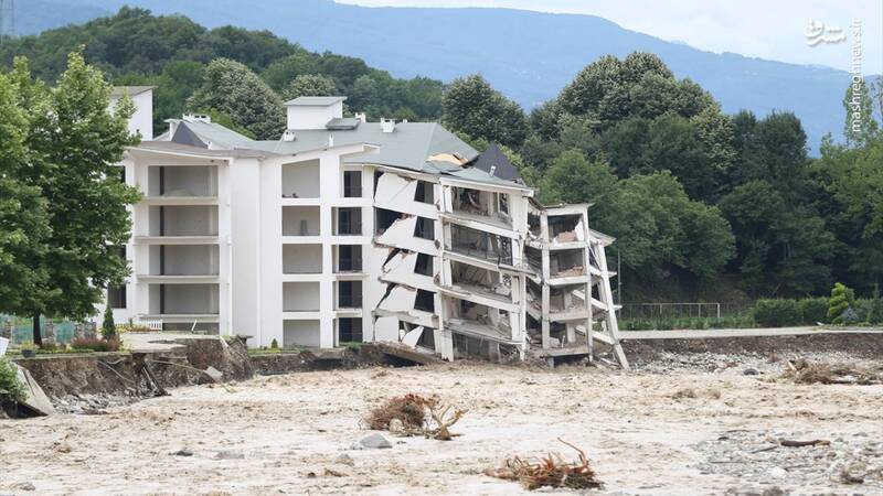 عکس/ سیل در ترکیه موجب ریزش خانهها شد