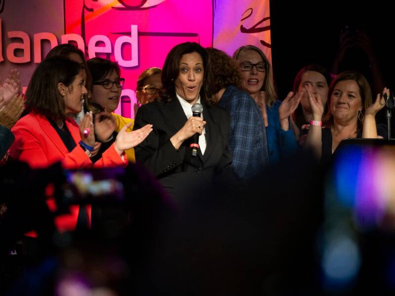 کامالا هریس، ملکه «سقط جنین» / روابط مشکوک معاون رییسجمهور با موسسهی بدنام «کودککش» +تصاویر