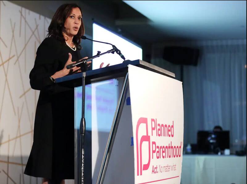 کامالا هریس، ملکه «سقط جنین» / روابط مشکوک معاون رییسجمهور با موسسهی بدنام «کودککش» +تصاویر