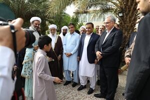 وزیر بهداشت وارد ایرانشهر شد/ عیناللهی برای رسیدگی به مصدومان زلزله به بندر لنگه می رود وزیر بهداشت وارد ایرانشهر شد/ عیناللهی برای رسیدگی به مصدومان زلزله به بندر لنگه می رود