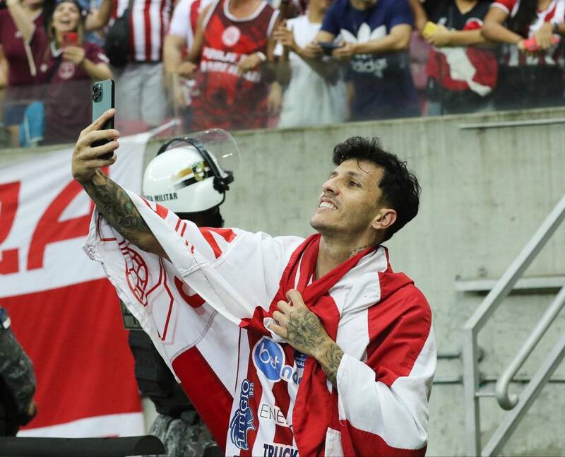 عکس| بمب اصلی استقلال از برزیل می آید/ پیشنهاد رسمی آبی ها به اولین گزینه خارجی ساپینتو