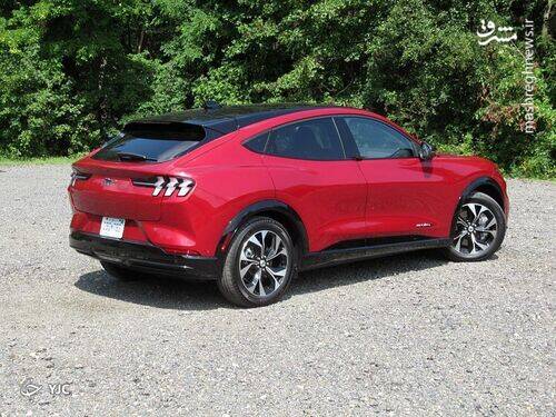 مقایسه ولوو XC۴۰ با فورد موستانگ مکای +عکس