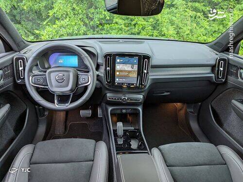 مقایسه ولوو XC۴۰ با فورد موستانگ مکای +عکس