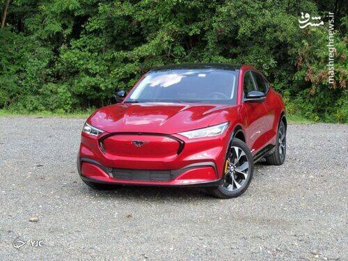 مقایسه ولوو XC۴۰ با فورد موستانگ مکای +عکس