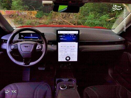 مقایسه ولوو XC۴۰ با فورد موستانگ مکای +عکس