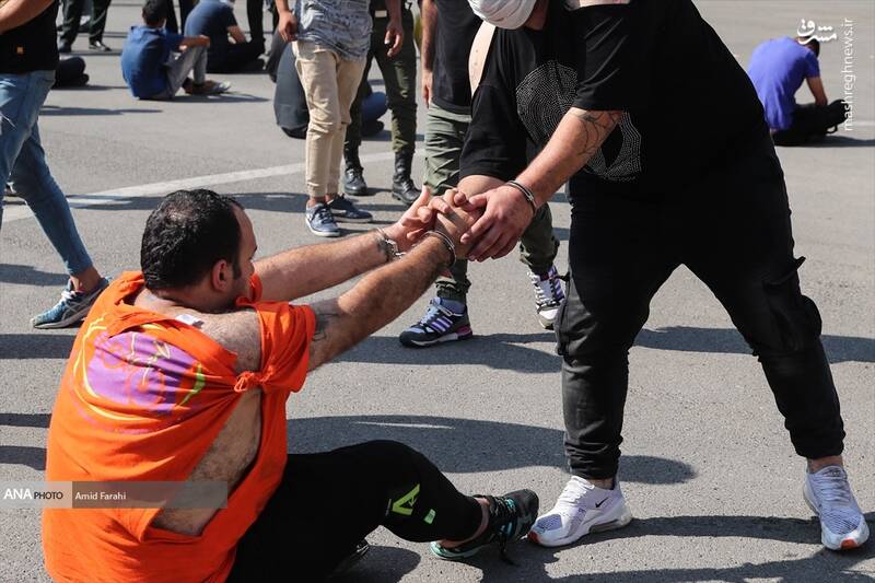 چرا دست ماموران مسلح در برخورد با اراذل و اوباش بسته است؟ / گزارش کمیسیون امنیت ملی درباره یک جنایت سازمان یافته در خیابان!