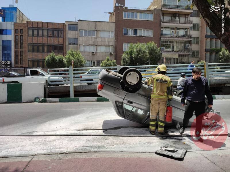 عکس/ واژگونی خودروی پراید در محدوده پل کریمخان