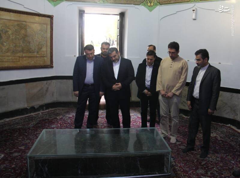 بازدید وزیر ارشاد از آرامگاههای عطار شهید و حکیم عمر خیام