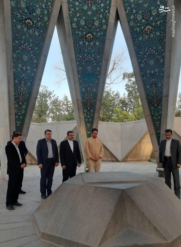 بازدید وزیر ارشاد از آرامگاههای عطار شهید و حکیم عمر خیام