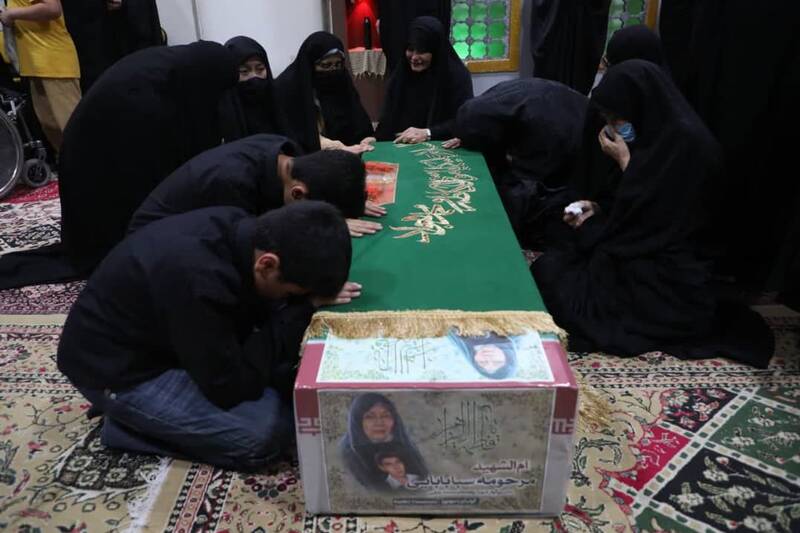 وداع با بانو «یامامورا»/ ۳۲ شهید دفاع مقدس مادر شهید بابایی را بدرقه کردند