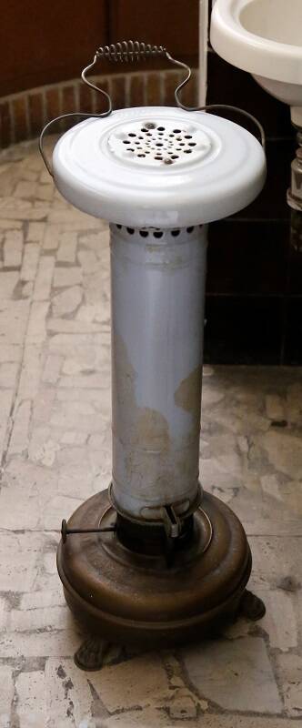 ببینید | شهردار اسبق تهران؛ صاحب مجللترین خانه پایتخت | نمایی از استخر و آبنماهای اقامتگاه سلطنتی الحمرا اسپانیا اینجاست