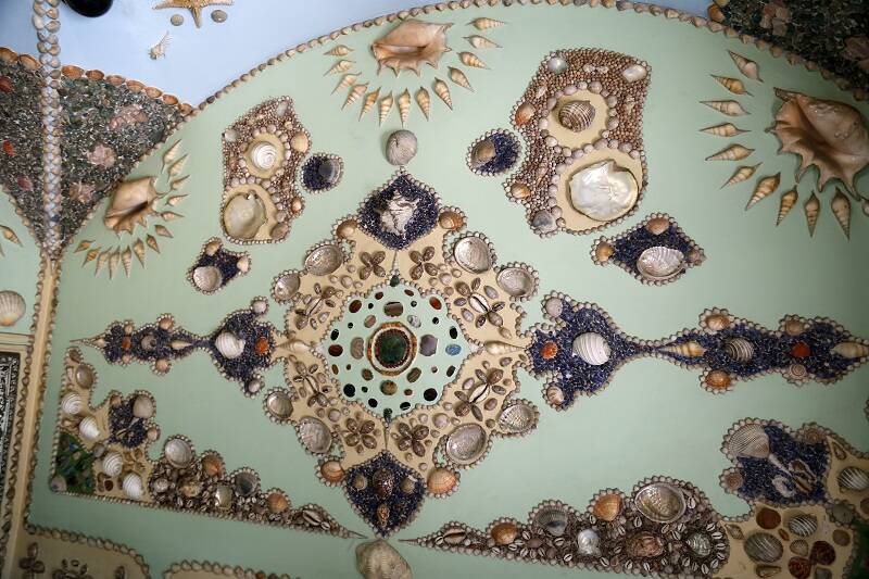 ببینید | شهردار اسبق تهران؛ صاحب مجللترین خانه پایتخت | نمایی از استخر و آبنماهای اقامتگاه سلطنتی الحمرا اسپانیا اینجاست