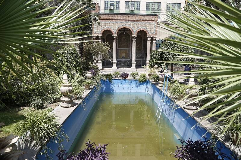 ببینید | شهردار اسبق تهران؛ صاحب مجللترین خانه پایتخت | نمایی از استخر و آبنماهای اقامتگاه سلطنتی الحمرا اسپانیا اینجاست