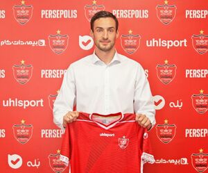 اظهارات مدافع خارجی بعد از امضا با پرسپولیس گولسیانی: از جو دوستانه پرسپولیس شگفت زده شدم/ طرفدار تیم ملی ایران هستم