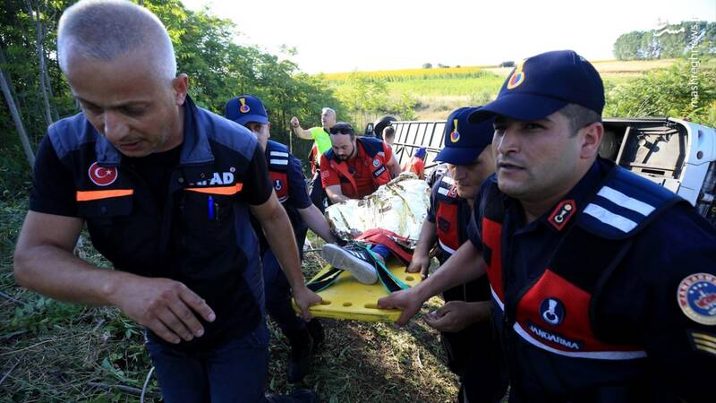 عکس/ واژگونی یک اتوبوس ۶ کشته برجای گذاشت