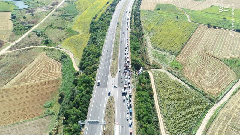 عکس/ واژگونی یک اتوبوس ۶ کشته برجای گذاشت