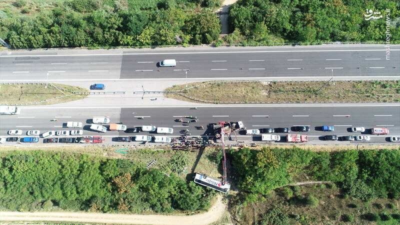 عکس/ واژگونی یک اتوبوس ۶ کشته برجای گذاشت