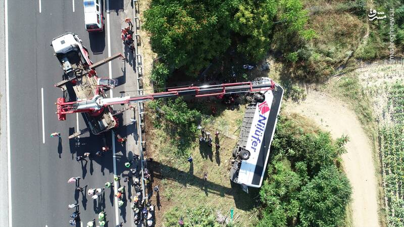 عکس/ واژگونی یک اتوبوس ۶ کشته برجای گذاشت