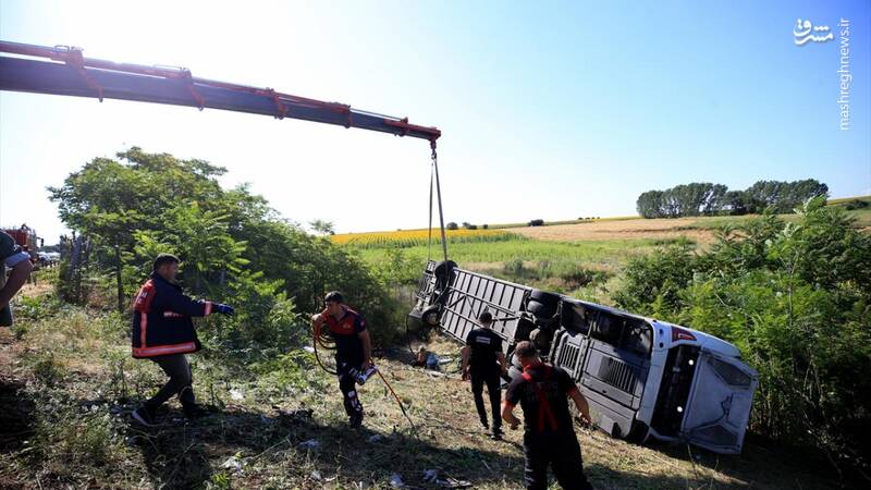 عکس/ واژگونی یک اتوبوس ۶ کشته برجای گذاشت