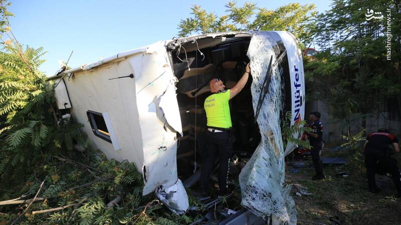 عکس/ واژگونی یک اتوبوس ۶ کشته برجای گذاشت