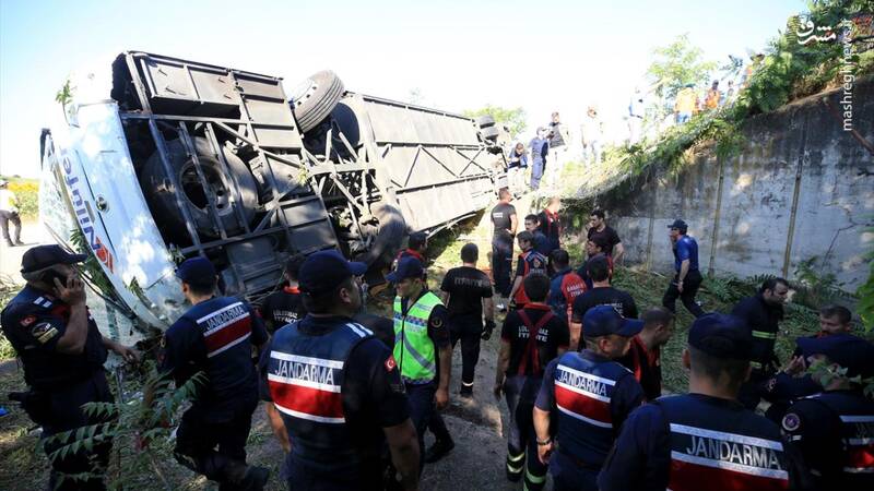 عکس/ واژگونی یک اتوبوس ۶ کشته برجای گذاشت