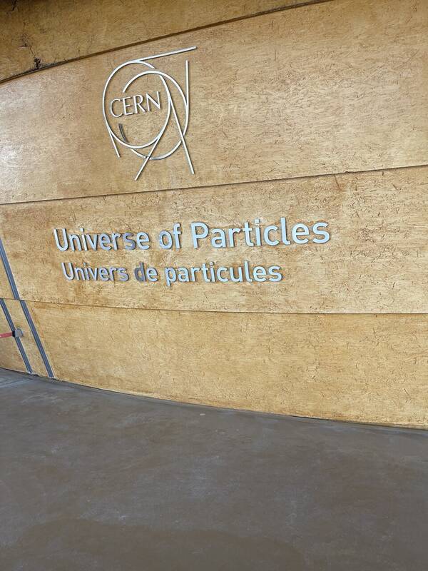 از «ذرّه خدا» تا «دروازه جهنم» / هشدار ترسناک استفن هاوکینگ درباره CERN چه بود؟ +عکس و فیلم