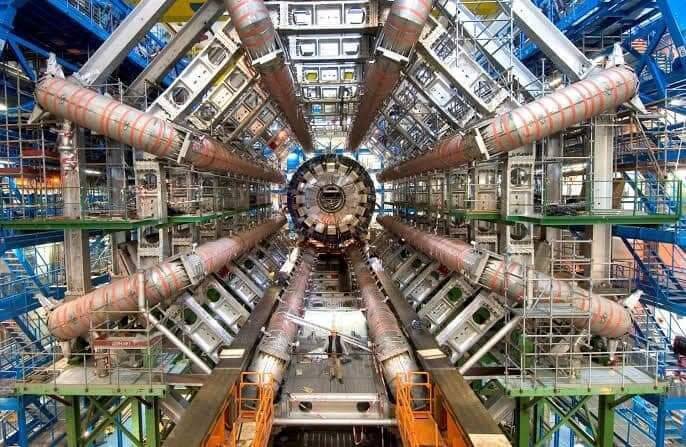 از «ذرّه خدا» تا «دروازه جهنم» / هشدار ترسناک استفن هاوکینگ درباره CERN چه بود؟ +عکس و فیلم