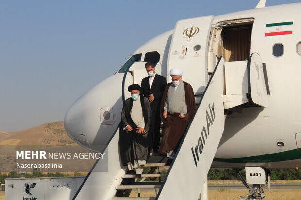 رفع محرومیت اولویت دولت در کردستان است/ بازدید از کارخانه قارچ