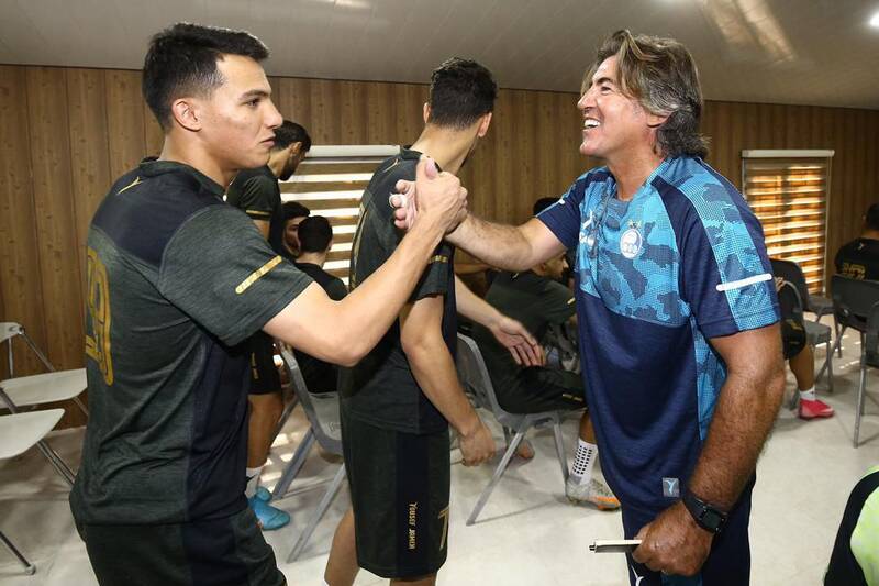 معارفه ساپینتو در تمرین استقلال انجام شد +عکس