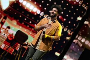 فیلم / استندآپ جوان اصفهانی در فینال عصر جدید
