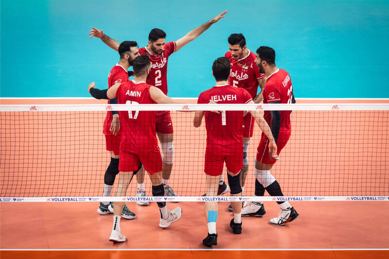 پرواز به فینال با جادوی تفکر وطنی / بهروزیِ والیبال ایران با عطایی! 4