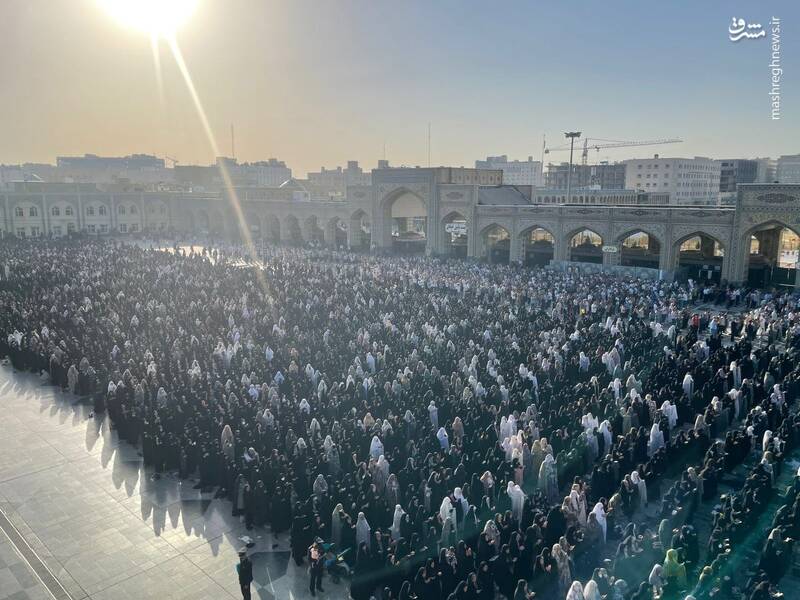 عکس/ اقامه نماز عید قربان در حرم رضوی