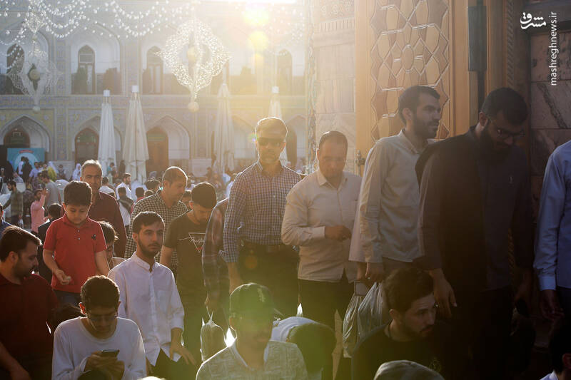 عکس/ اقامه نماز عید قربان در حرم رضوی