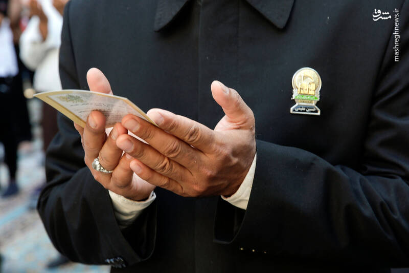 عکس/ اقامه نماز عید قربان در حرم رضوی