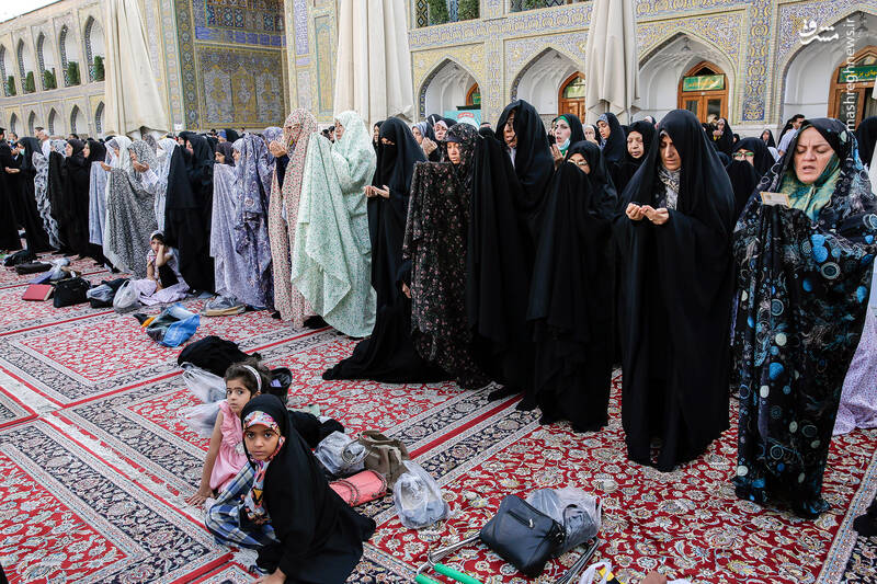 عکس/ اقامه نماز عید قربان در حرم رضوی