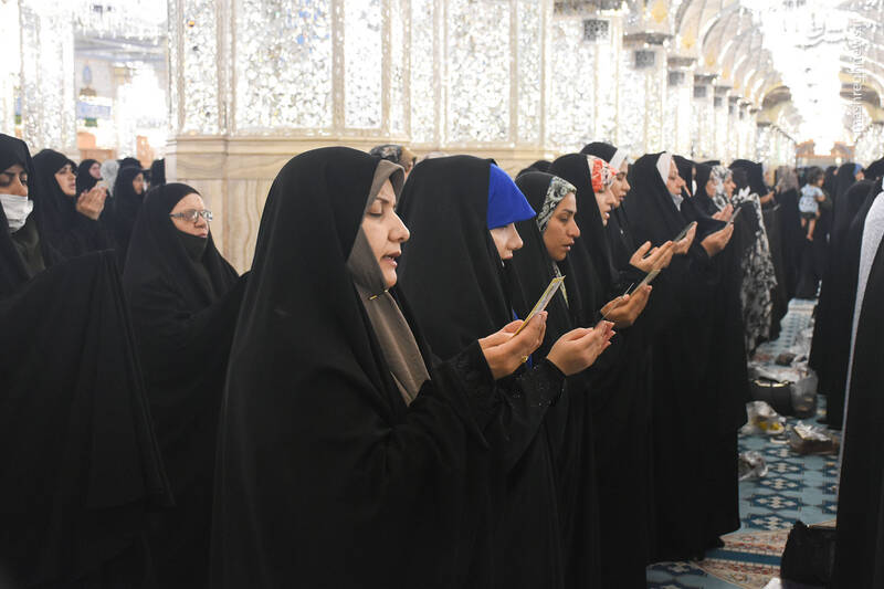 عکس/ اقامه نماز عید قربان در حرم رضوی