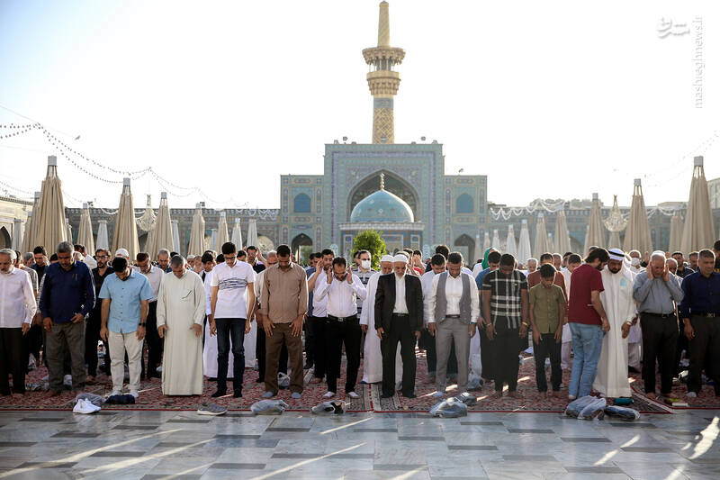 عکس/ اقامه نماز عید قربان در حرم رضوی