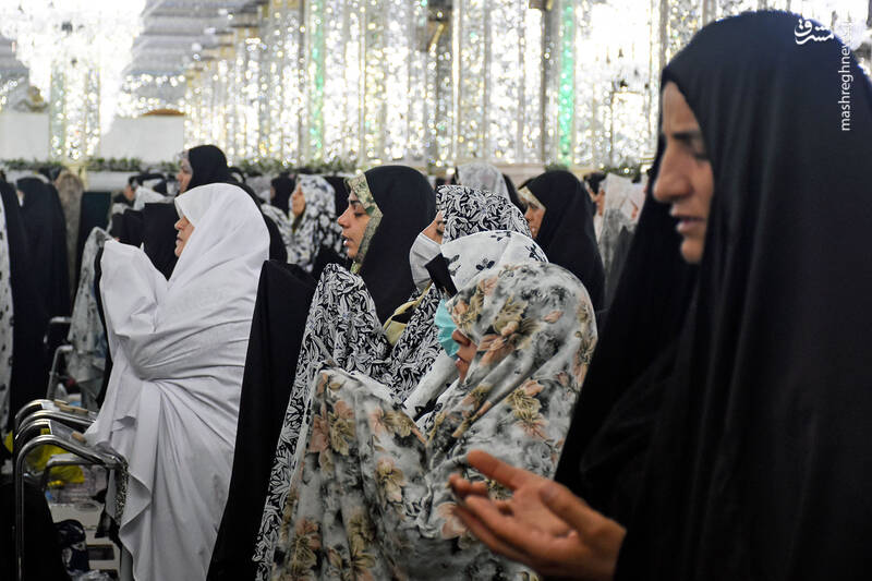 عکس/ اقامه نماز عید قربان در حرم رضوی