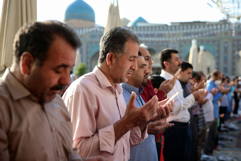 عکس/ اقامه نماز عید قربان در حرم رضوی