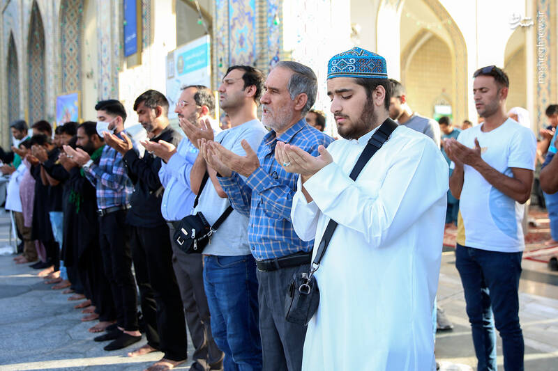 عکس/ اقامه نماز عید قربان در حرم رضوی