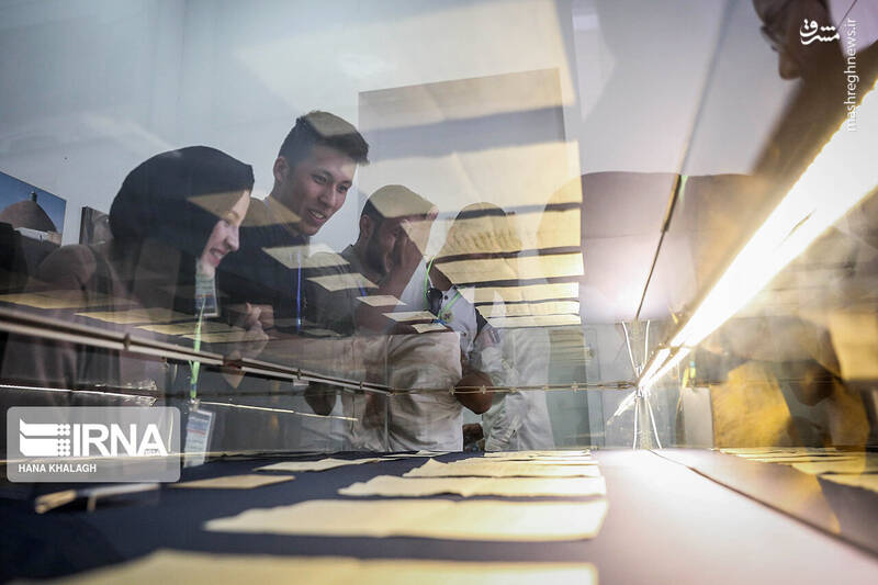 عکس/ بازدید گردشگری خارجی از اماکن تاریخی قزوین